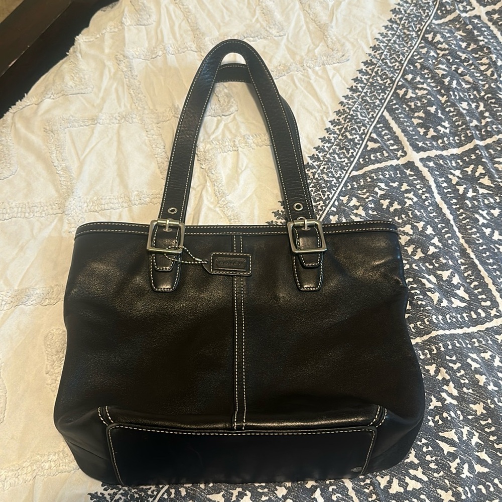 Authentic coach purse black leather, very gently used in perfect condition